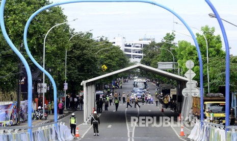 Suasana geladi bersih peresmian jembatan layang Antapani, Kota Bandung, Senin (23/1). 