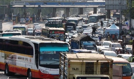 Suasana Gerbang tol Cikampek