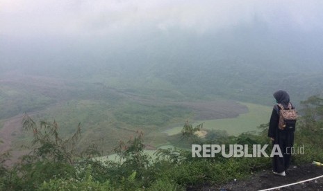 Destinasi wisata Gunung Galunggung, Desa Linggajati, Kecamatan Sukaratu, Kabupaten Tasikmalaya.