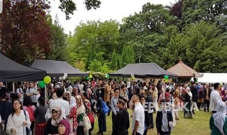 WNI di London melakukan temu masyarakat dalam perayaan Idul Fitri di KBRI London, Selasa (4/6) 