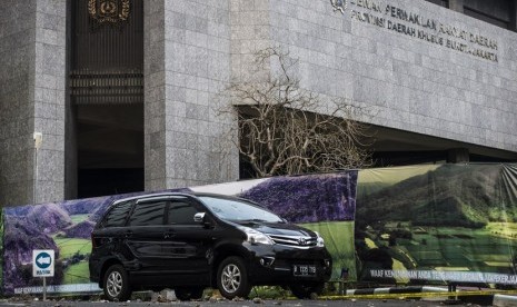 Suasana halaman Balai Kota dan Gedung DPRD DKI Jakarta, Jakarta, Jumat (3/10). 