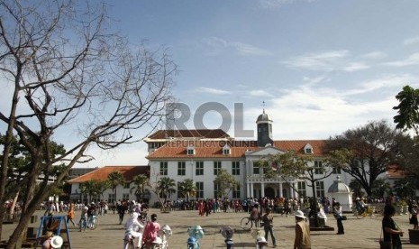  Suasana halaman Museum Fatahillah yang telah bersih dari pedagang Kaki Lima (PKL) di Kawasan Kota Tua, Jakarta, Ahad (3/2).   