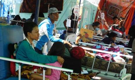 Tanjung District General Hospital in North Lombok, West Nusa Tenggara, treats earthquake victims on Wednesday (Aug 8).