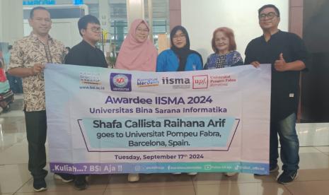 Suasana haru dan bahagia menyelimuti keberangkatan Shafa Callista Raihana Arif, mahasiswi semester lima Program Studi Sastra Inggris, Fakultas Komunikasi dan Bahasa, Universitas BSI (Bina Sarana Informatika), ke Universitat Pompeu Fabra (UPF) di Barcelona, Spanyol.