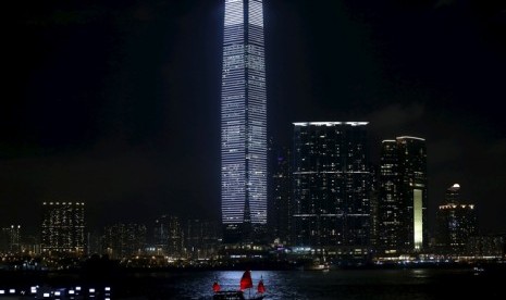 Suasana Hongkong di malam hari.