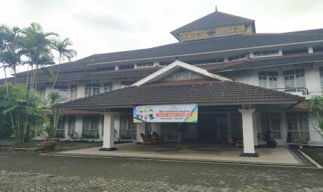 Suasana Hotel Crown Kota Tasikmalaya, Selasa (15/12). Hotel itu akan dijadikan tempat isolasi pasien Covid-19 mulai Rabu (16/12). 