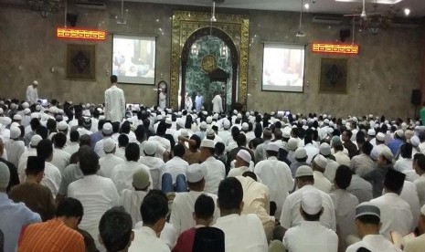 Suasana i'tikaf akbar Ramadhan 1436 H di MASK, Selasa (14/7) dini hari