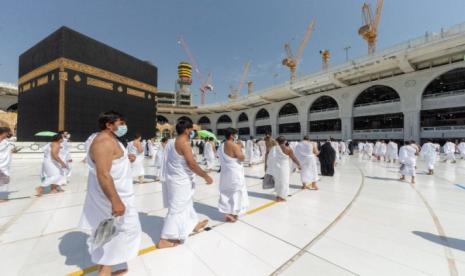 Suasana ibadah haji di musim haji tahun lalu (1421 H). Jamaah harus tata proces karena haji di masa pandemi