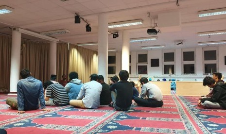 Suasana ibadah saat puasa di Berlin.