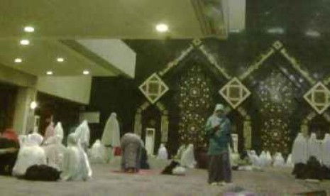 Suasana iktikaf di Masjid Agung At-Tin