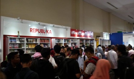 Suasana Islamic Book Fair (IBF) 2019, Sabtu (2/3), Jakarta Convention Center, Senayan, Jakarta Pusat. Panitia IBF 2019 menargetkan 200 ribu pengunjung.