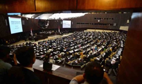 Suasana jalannya sidang paripurna pemilihan pimpinan MPR di Gedung Parlemen, Jakarta, Selasa (7/10).(Republika/Agung Supriyanto)