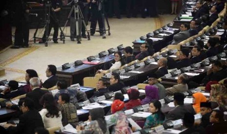 Suasana jalannya sidang paripurna pemilihan pimpinan MPR di Gedung Parlemen, Jakarta, Selasa (7/10).(Republika/Agung Supriyanto)