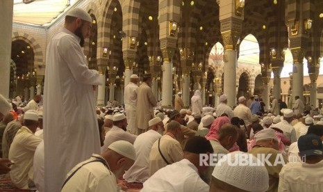 Suasana jelang shalat Jumat di Masjid Nabawi, Jumat (15/9).