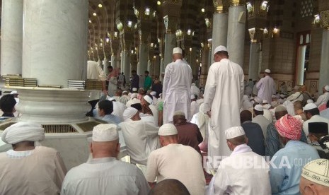 Suasana jelang shalat Jumat di Masjid Nabawi (Ilustrasi)