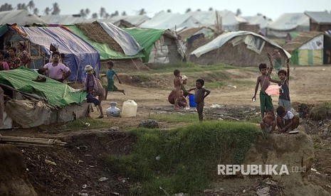 Suasana kamp pengungsian etnis Rohingya pasca konflik tahun 2012 di Sittwee, Negara Bagian Rakhine Myanmar, (15/5/2013)