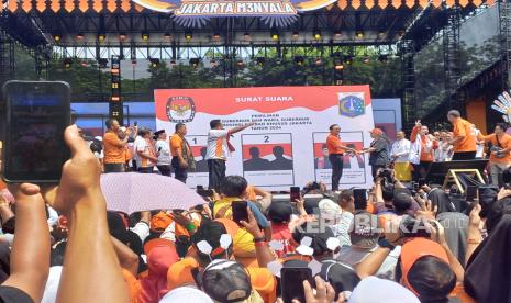 Suasana Kampanye Akbar paslon Pramono Anung Wibowo-Rano Karno di Stadion Madya, Senayan, Jakarta Pusat, Sabtu (23/11/2024).