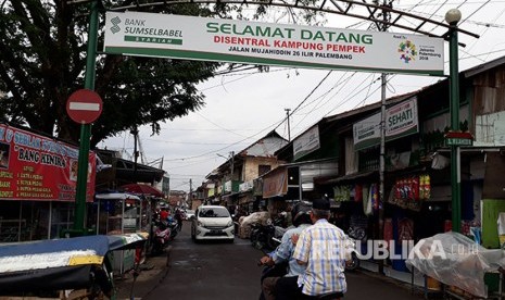 Suasana Kampung Pempek 26 Ilir di Jalan Mujahidin, Palembang.