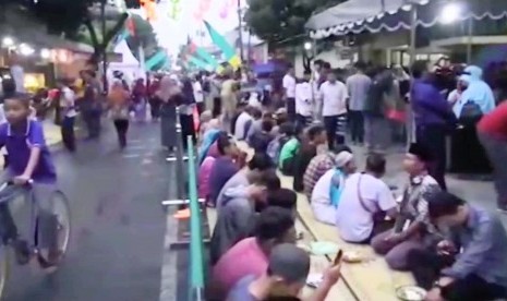 Suasana Kampung Ramadhan di lingkungan masjid Jogokariyan, Yogyakarta