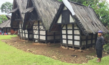 Suasana Kampung Sindangbarang di Bogor yang menampilkan cara hidup masyarakat Sunda Bogor tradisional.