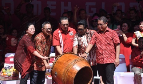 Suasana Karnaval Budaya Nusantara Cap Go Meh 2018, di Glodok, Jakarta Barat, Ahad (4/3). 