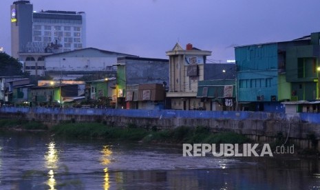 Suasana kawasan Kalijodo tampak sepi, Jakarta, Selasa (23/2). 