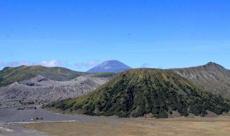 Kawasan Taman Nasional Bromo Tengger Semeru. Saat Hari Raya Nyepi pada 3 Maret 2022, kawasan wisata tersebut akan ditutup total.