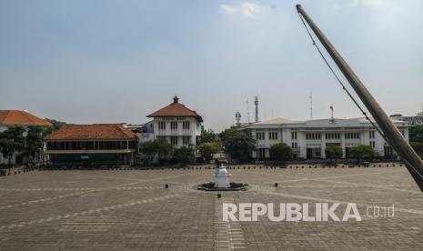 Suasana kawasan wisata Kota Tua Jakarta, Sabtu (20/6/2020). Kawasan wisata Kota Tua yang dijadwalkan dibuka untuk umum pada hari Sabtu (20/6) ditunda, tapi sejumlah museum di kawasan wisata Kota Tua telah dibuka kembali untuk umum dengan menerapkan protokol kesehatan bagi pengunjung. 