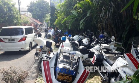 Suasana kediaman Anies Baswedan di Lebak Bulus II Dalam, Cilandak, Jakarta Selatan, jelang pelantikan sebagai Gubernur DKI Jakarta, Senin (16/10).