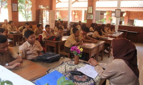 Suasana kegiatan belajar dan mengajar (KBM) di SMPN 10 Kahuripan Pajajaran Kabupaten Purwakarta, Jumat (14/6).