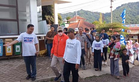 Suasana kegiatan literasi di Perpustakaan Kelurahan Cikundul Kecamatan Lembursitu, Kota Sukabumi, Ahad (30/10/2022).