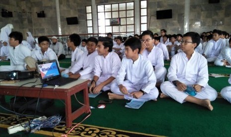 Suasana kegiatan Pinter Ramadhan yang diadakan oleh SMP Bosowa Bina Insani.