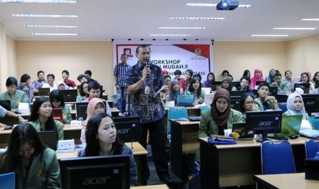 Suasana kegiatan Republika Online Journalism Training di Universitas Pembangunan Nasional (UPN) Veteran Jakarta, Selasa (26/2).