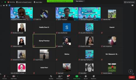 Suasana kegiatan webinar NEXT (Notable Expert. Talk)  UBSI dengan tema Menjadi Penyiar Radio dan Podcast Profesional secara live melalui platform Zoom pada Kamis (13/08).