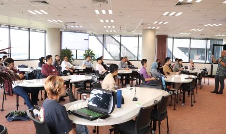 Suasana kelas di Monash University Indonesia