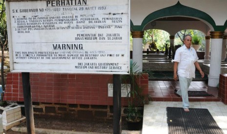  Suasana kesibukan umat Islam pada bulan suci Ramadhan di Masjid As Salafiyah atau biasa disebut juga dengan Masjid Pangeran Jayakarta, Jalan Jatinegara Kaum, Jakarta Timur, Senin (30/7). (Aditya Pradana Putra/Republika)