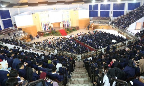 Suasana ketika Menteri Koordinator Bidang Pembangunan Manusia dan Kebudayaan (Menko PMK) RI, Puan Maharani melepas 2.211 mahasiswa Institut Pertanian Bogor (IPB) mengikuti Kuliah Kerja Nyata Tematik (KKN-T) IPB 2018.