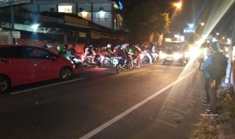 Suasana kilometer 9 Jalan Kaliurang, Kabupaten Sleman, DIY, Sabtu (14/7) sore.  Sampai Sabtu malam, belum ada pernyataan apa-apa dari Polsek, Polres maupun Polda DIY. 