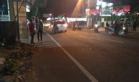 Suasana kilometer 9 Jalan Kaliurang, Kabupaten Sleman, DIY, Sabtu (14/7) sore.  Sampai Sabtu malam, belum ada pernyataan apa-apa dari Polsek, Polres maupun Polda DIY. 