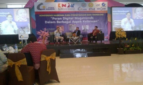 Suasana Konferensi Nasional Ilmu Pengetahuan dan Teknologi (KNIT) 2016, di BSI Convention Center, Bekasi, Sabtu (6/8/2016).