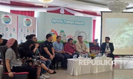 Suasana Konferensi Pers Ancol Kemerdekaan Festival: Road to Asian Games 2018 di Gubug Mang Engking, Ancol, Rabu (8/8). Hadir pula dalam konferensi pers tersebut Rhoma Irama beserta beberapa artis Ibukota jebolan D'Academy dan Liga Dangdut Indonesia.