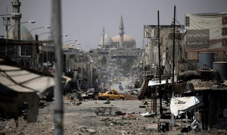 ISIS menghancurkan tempat ibada bersejarah baik masjid ataupun gereja Suasana Kota Mosul, Irak yang hancur peperangan.