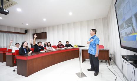 Suasana kuliah di kampus UKRIDA.