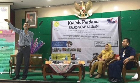 Suasana kuliah perdana dan talk show alumni yang digelar Prodi Bahasa dan Sastra Indonesia FBS UNJ di kampus UNJ Jakarta, Senin (4/9).