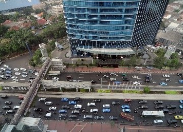  Suasana lalu lintas di ruas Jalan MH Thamrin, Jakarta Pusat.