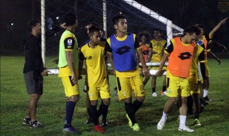 Suasana latihan Bhayangkara FC.