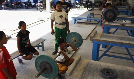 Suasana latihan di Padepokan Angkat Besi Gajah Lampung.