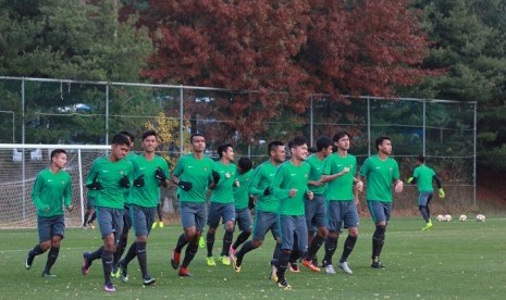 Suasana latihan timnas U-19 pada Rabu (1/11), menjelang laga melawan Timor Leste pada laga Kualifikasi Piala Asia U-19, Kamis (2/11).