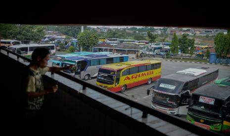 Suasana lengang di Terminal Kampung Rambutan, Jakarta.