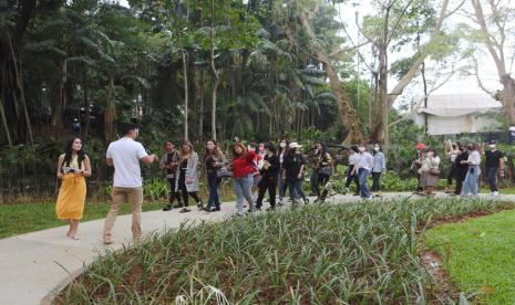 Suasana lingkungan di hunian premium Savyavasa Apartment. 